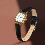 Montre femme dorée jaune bracelet cuir noir - vue D1