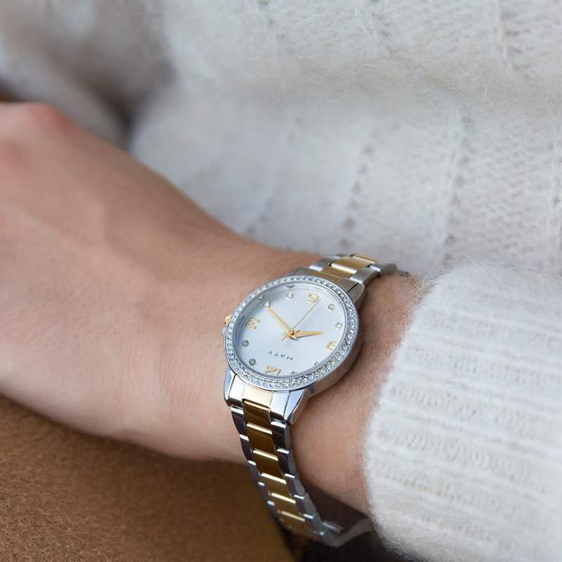 Montre femme acier bicolore jaune - vue porté 1