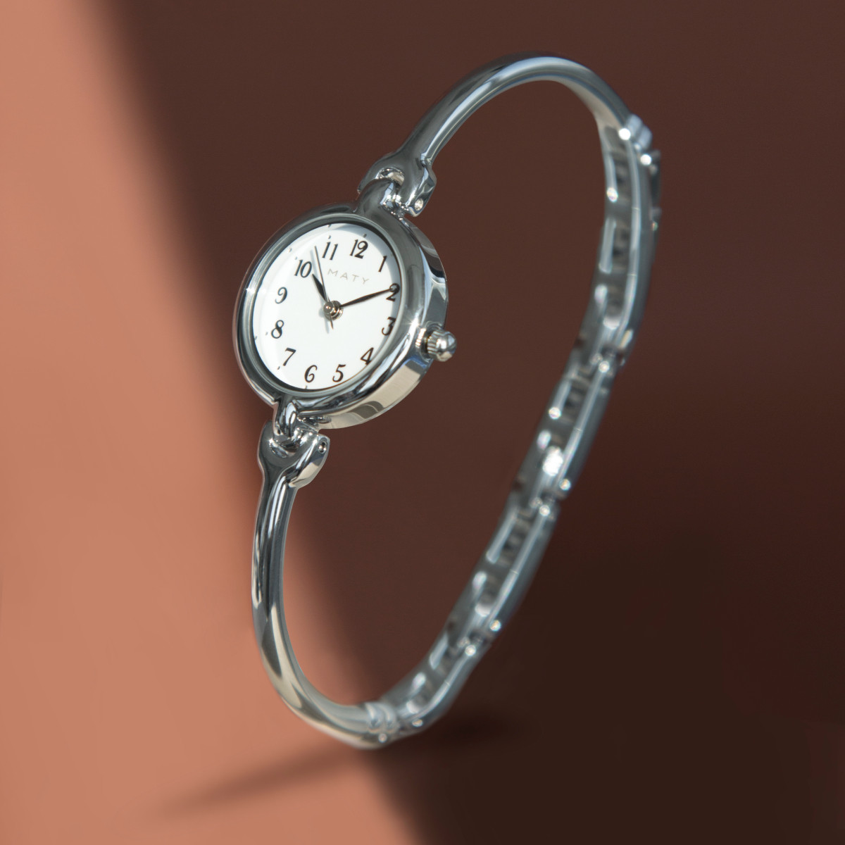 Montre femme chromée bracelet métal - vue D1