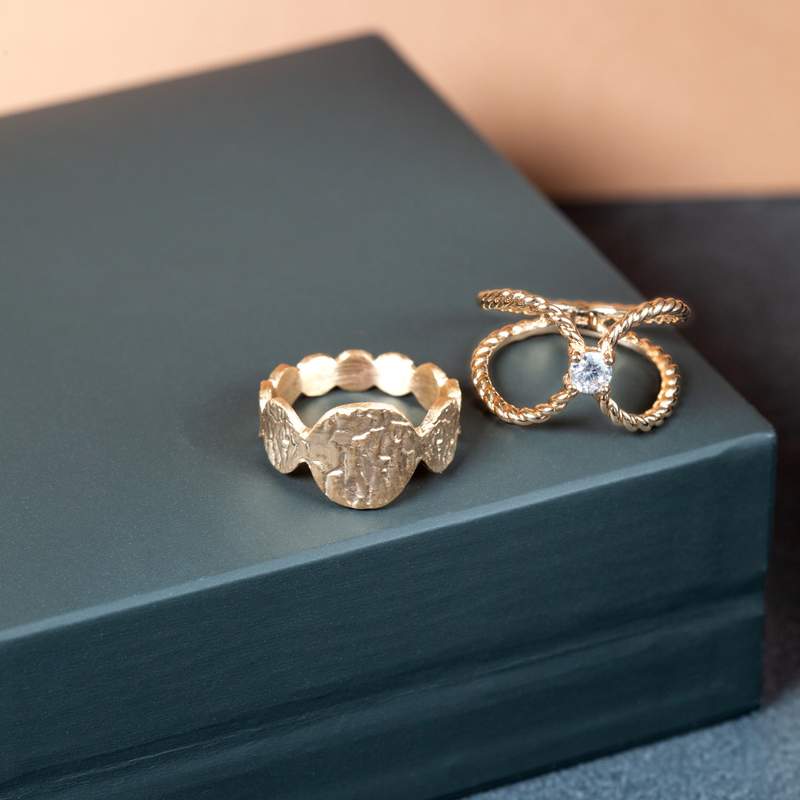 Bague plaqué or effet martelé - vue D1
