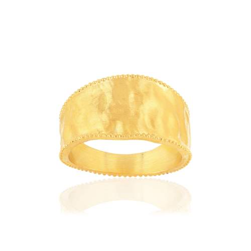 Vergulde ring met mat gehamerd effect en parelrand