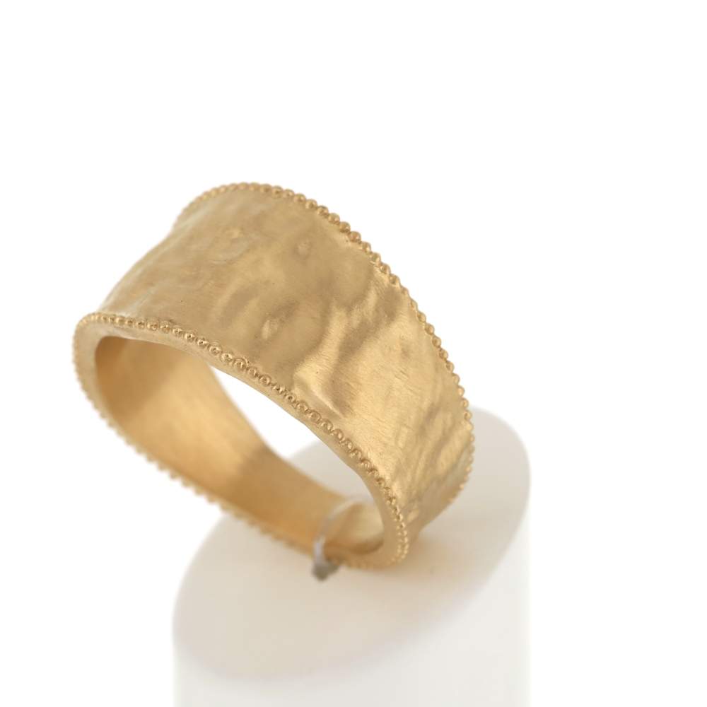 Bague plaqué or effet martelé mat bord perlé - vue 4