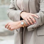 Bague plaqué or effet martelé mat bord perlé - vue porté 1