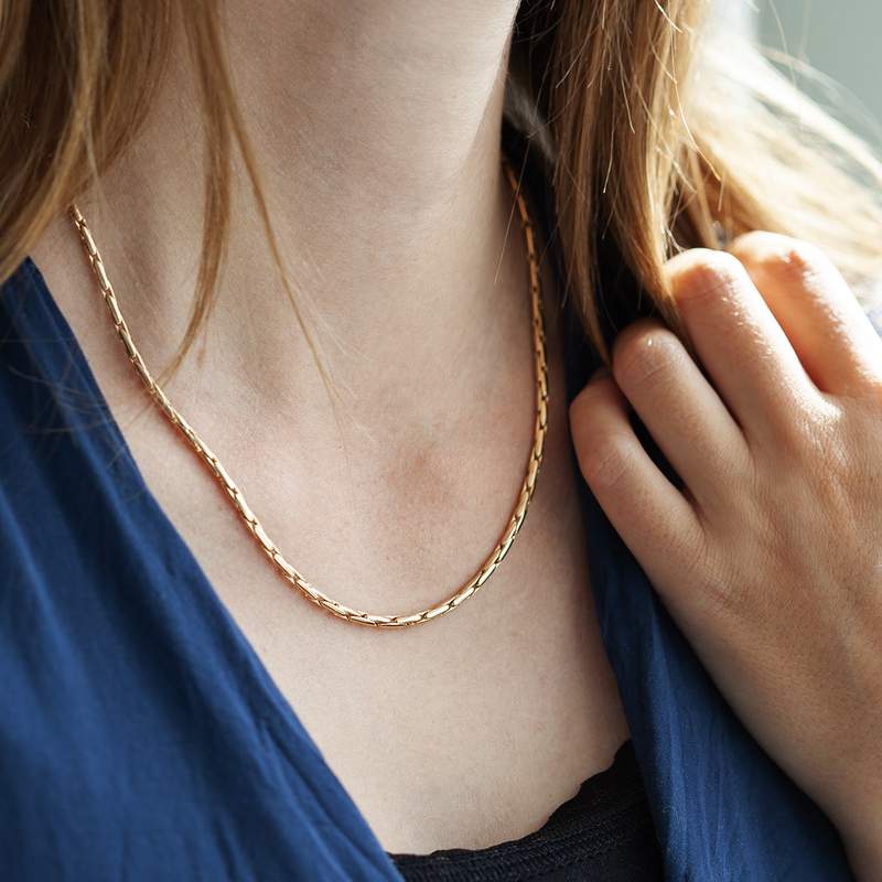 Collier plaqué or 45 cm - vue porté 1