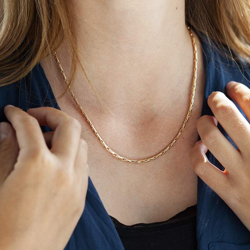 Collier plaqué or 45 cm - vue porté 2
