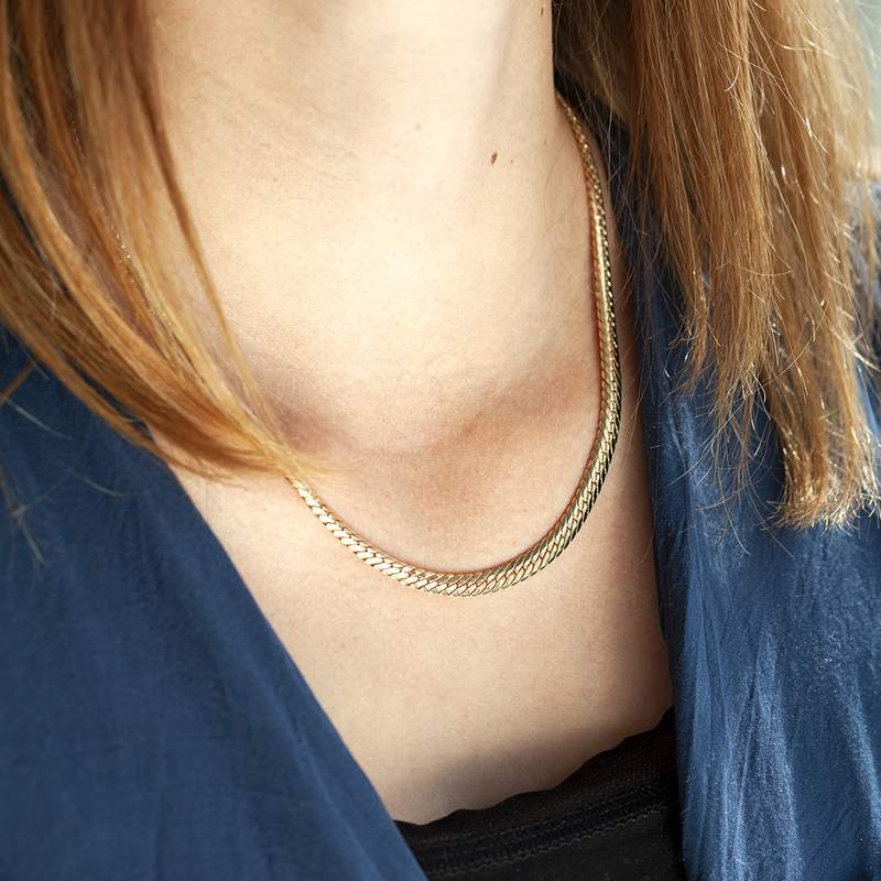 Collier plaqué or maille anglaise 45 cm - vue porté 1