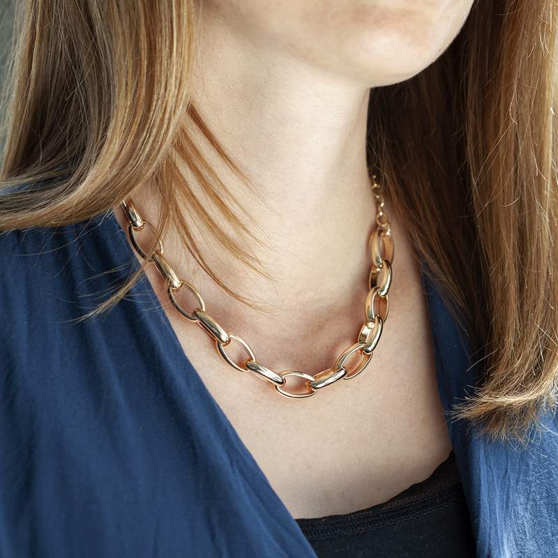Collier plaqué or maillons ovales 45 cm - vue porté 1