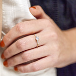 Bague or 375 2 tons zirconias - vue porté 1