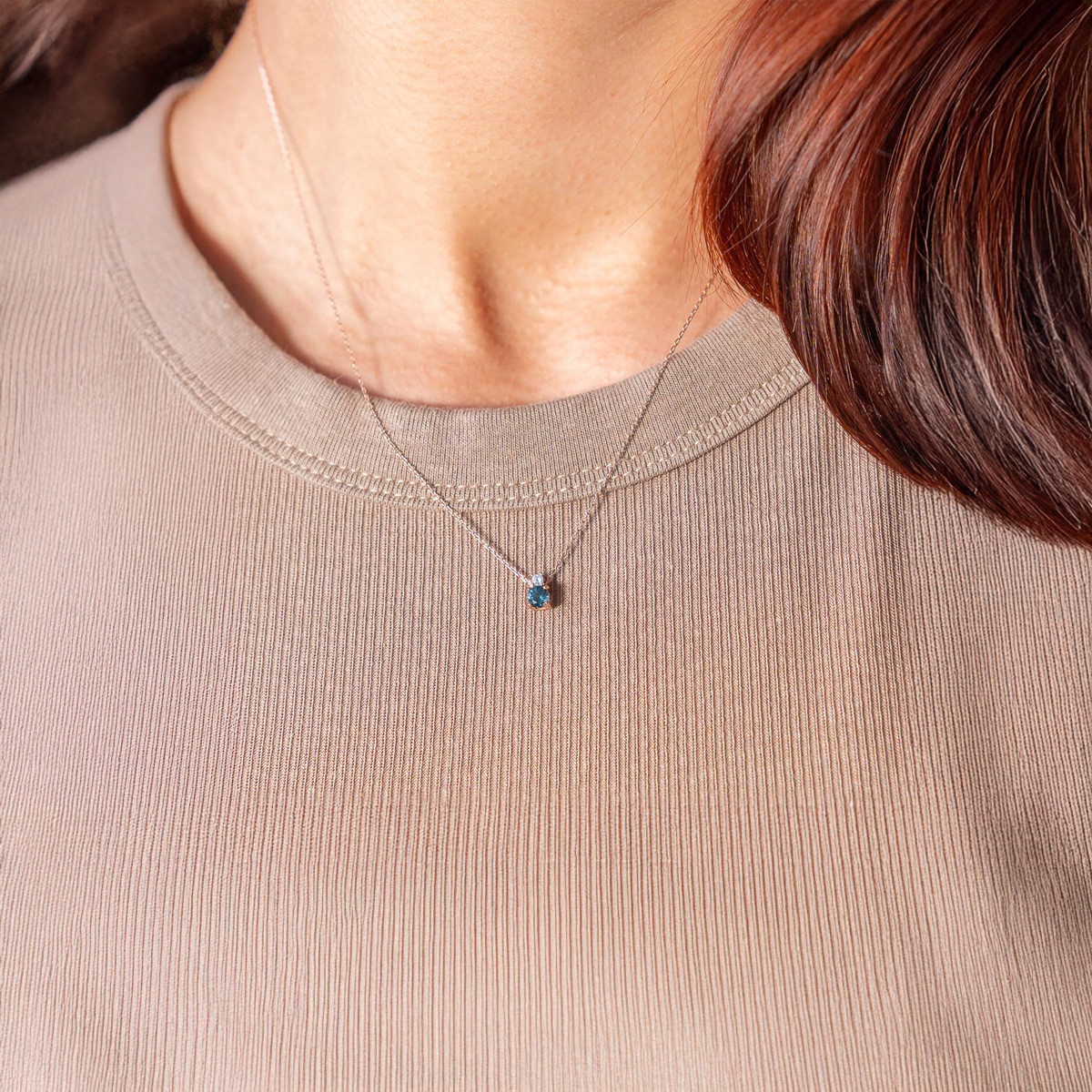 375 gold necklace with rose topaz treated zirconia, 45 cm - worn view 1