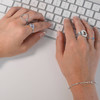 Bague or 375 blanc topazes bleue traitée - vue Vporté 1