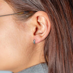 Boucles d'oreilles or 375 jaune, motif feuille - vue porté 1