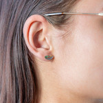 Boucles d'oreilles or 375 2 tons émeraudes - vue porté 1