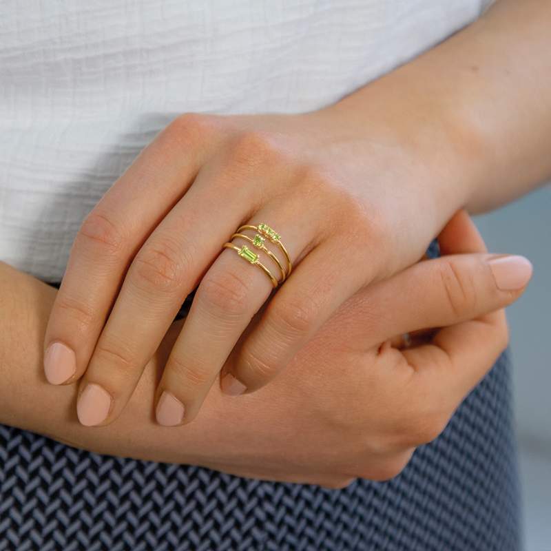 Bague or 375 jaune peridot - vue porté 1