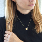 Collier or jaune 750 45 cm motif disque - vue porté 1