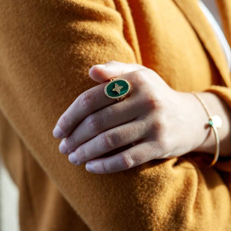 Vergulde zirkonia's imitatie stenen ring - bekijk gedragen 1
