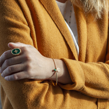 Bracelet plaqué or médaille ciselée et pampilles malachite td 19 cm