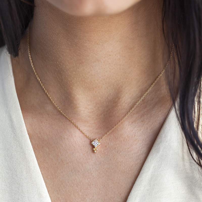 Collier plaqué or zirconia 45 cm - vue porté 1