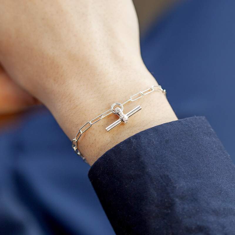 Bracelet argent 925 maille trombone motif T/bar zirconias. Longueur 19 cm. - vue porté 1