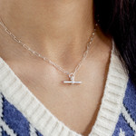 Collier argent 925 maille trombone motif T/bar zirconias. Longueur 41 cm - vue porté 1