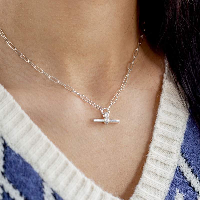 Collier argent 925 maille trombone motif T/bar zirconias. Longueur 41 cm - vue porté 1