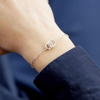 925 zilveren forçat mesh armband met marine motief. Lengte 19,5 cm.