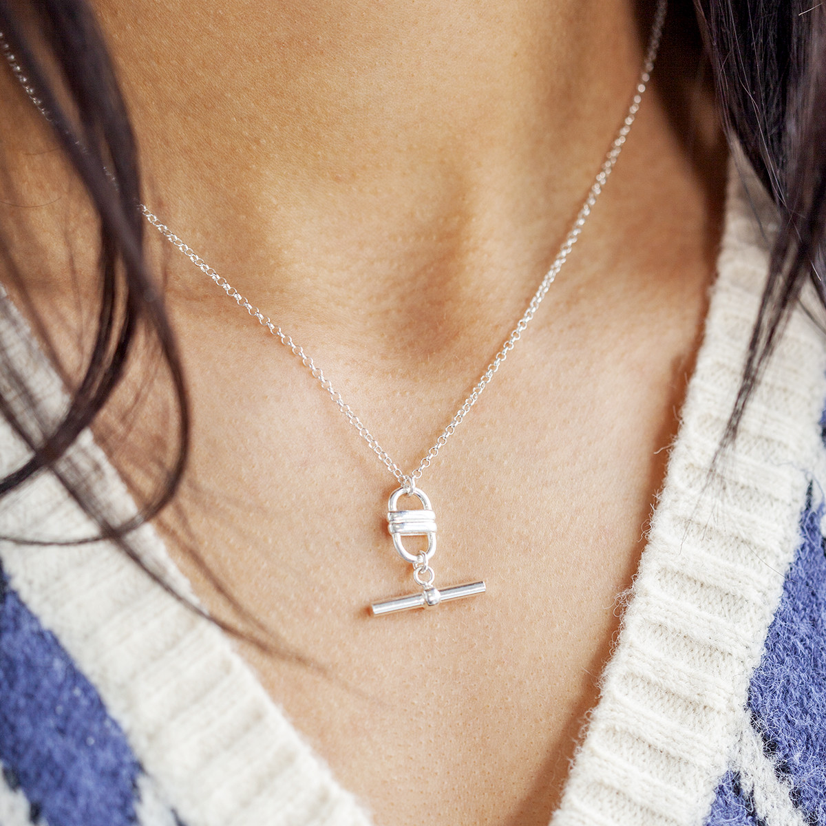 Collier argent 925, motif maille marine et T/bar. Longueur 45cm - vue porté 1