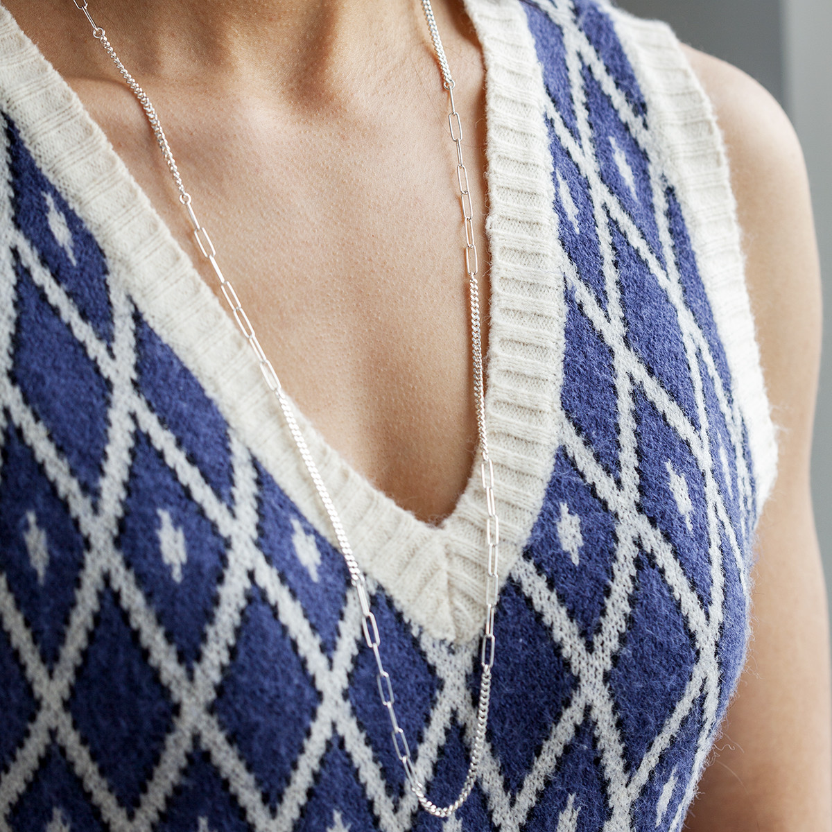 Sautoir argent 925, maille trombone et gourmette 80cm - vue porté 1