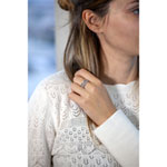 Bague or blanc 375 diamants - vue porté 1