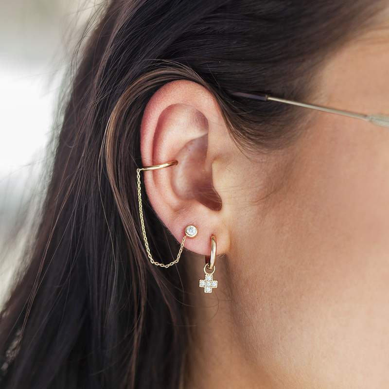 Bague d'oreille ear cuff plaqué or zirconia, vendue à l'unité - vue porté 2