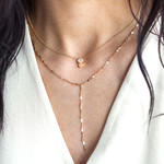 Collier plaqué or en forme Y maille plate 40 à 45 cm - vue porté 2