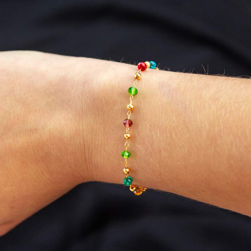 Bracelet plaqué or perles en cristal multicolores 18 cm - vue porté 1