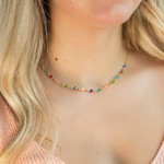 Collier plaqué or perles en cristal multicolores 40 à 45 cm - vue porté 1