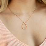 Collier plaqué or motif goutte perlé 45 cm - vue porté 1