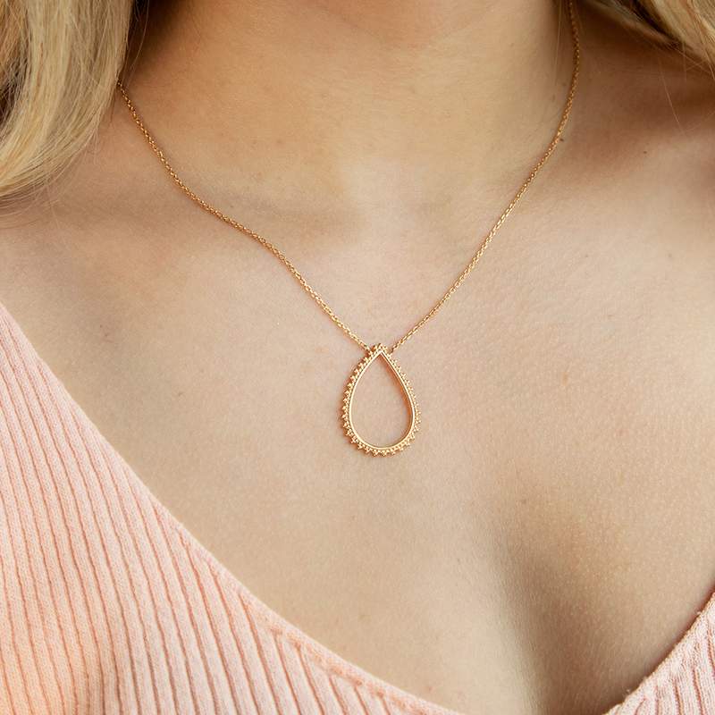 Collier plaqué or motif goutte perlé 45 cm - vue porté 1