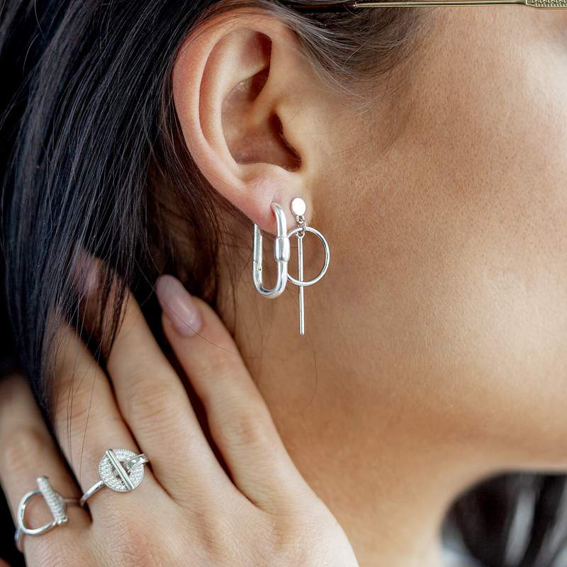 Boucles d'oreilles argent 925 motif barrette et anneau - vue porté 2