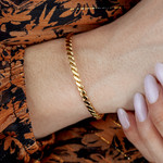 Bracelet rigide acier jaune 60 mm - vue porté 1