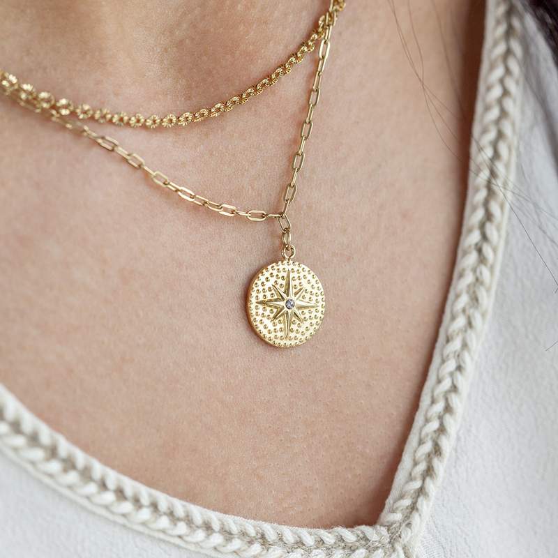 Collier acier jaune pierre imitation blanche étoile 41,5 cm - vue porté 1