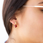 Boucles d'oreilles or 375 jaune grenat - vue porté 1