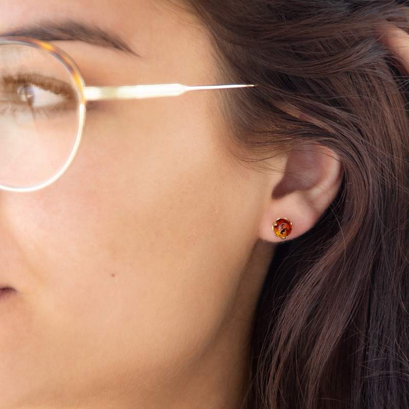 Boucles d'oreilles or 375 jaune ambre - vue porté 1