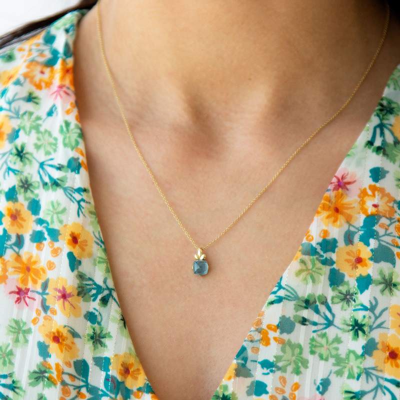 Pendentif or 375 jaune topaze traitée - vue porté 1