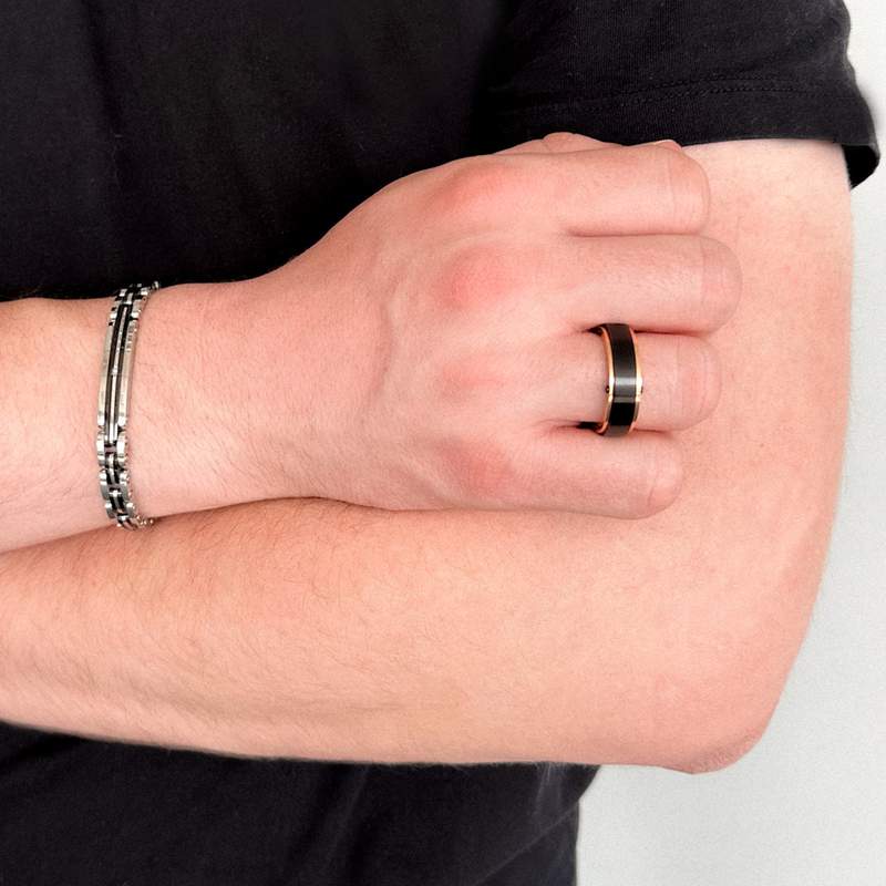 Bague tungstène acier rose et zirconia - vue porté 1