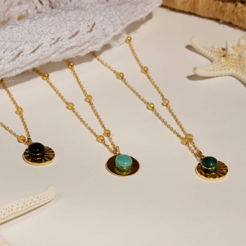 Collier plaqué or jaune, disque et amazonite en pampille 48 cm - vue D1
