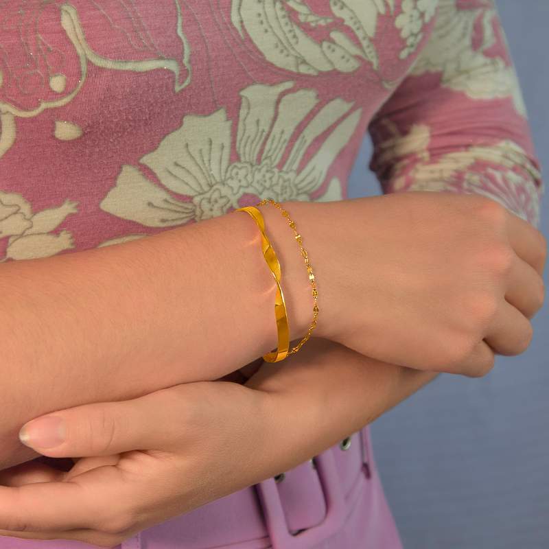 Bracelet rigide acier jaune diamètre 60 mm - vue porté 2