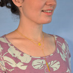 Collier multirang acier jaune 45 cm - vue porté 2