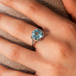 Bague argent 925 topaze bleue traitée 4 carats - vue porté 1