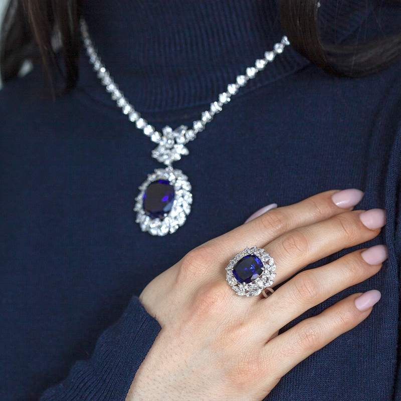 Bague argent 925 saphir synthétique zirconias - vue porté 1