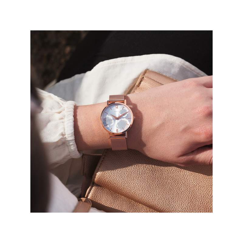 Montre femme fleurs dorée rose bracelet maille milanaise - vue porté 1