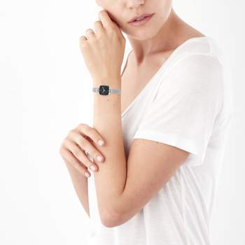 Montre femme chromée carrée bracelet maille milanaise