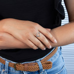 Bague argent 925 motif anneau et boule - vue porté 1