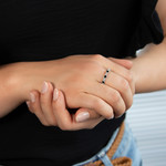 Bague argent 925 perlée zirconias et laque noire - vue porté 1